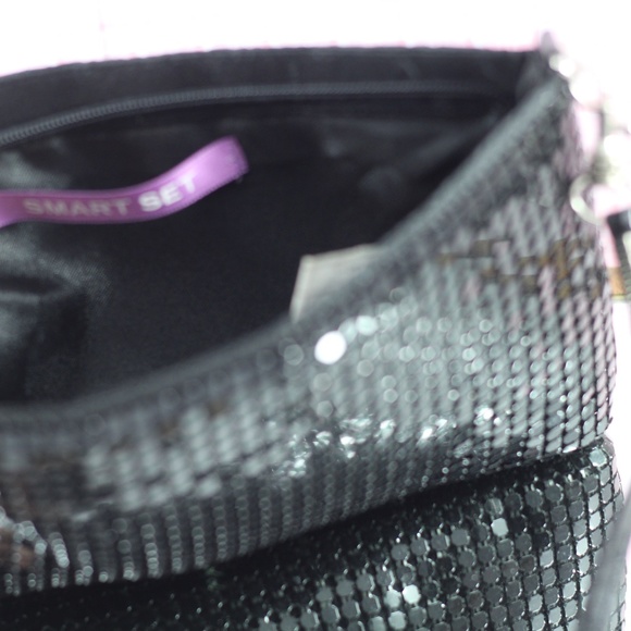 Smart Set Beaded Wristlet - Picture 4 of 6